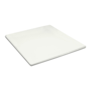 Een eenvoudige, witte vierkante keramische schaal die de verfijnde stijl van de Cinderella Topper Satijn Ivoor uitstraalt.