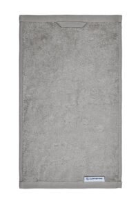 Deze rechthoekige, lichtgrijze badmat heeft een zachte, volle structuur en is voorzien van een Beddinghouse Care-label met een handig stoffen lusje. Past mooi bij de Beddinghouse Care Gastendoek Antraciet Set van drie.