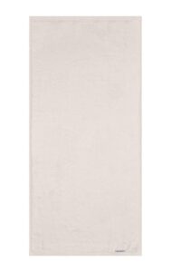 Het Beddinghouse Care-badlaken in ecru is een rechthoekige handdoek met een klein stoffen label aan de rand en wordt plat neergelegd.
