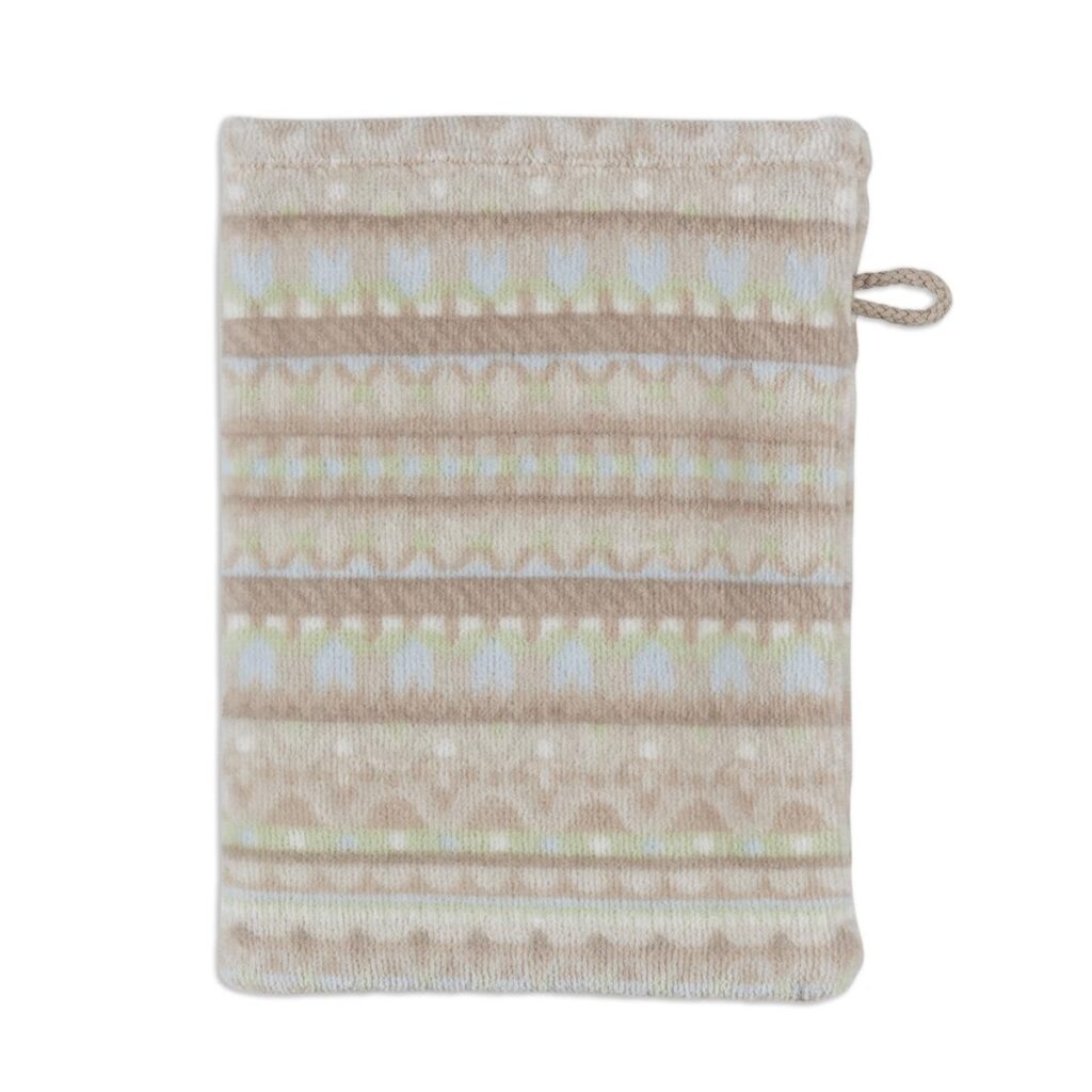 De Pip Studio Geometric Print Washand Zand-set bestaat uit rechthoekige washandjes in beige en lichtbruin met grafische patronen.
