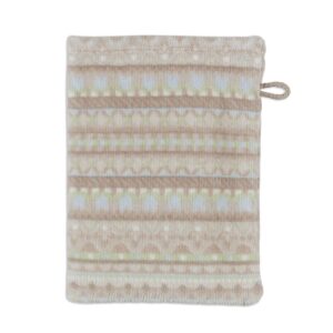 De Pip Studio Geometric Print Washand Zand-set bestaat uit rechthoekige washandjes in beige en lichtbruin met grafische patronen.