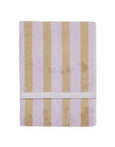 De Marc O'Polo Heritage gastendoek in lila is netjes opgevouwen en heeft verticale beige en witte strepen in een mooi patroon.