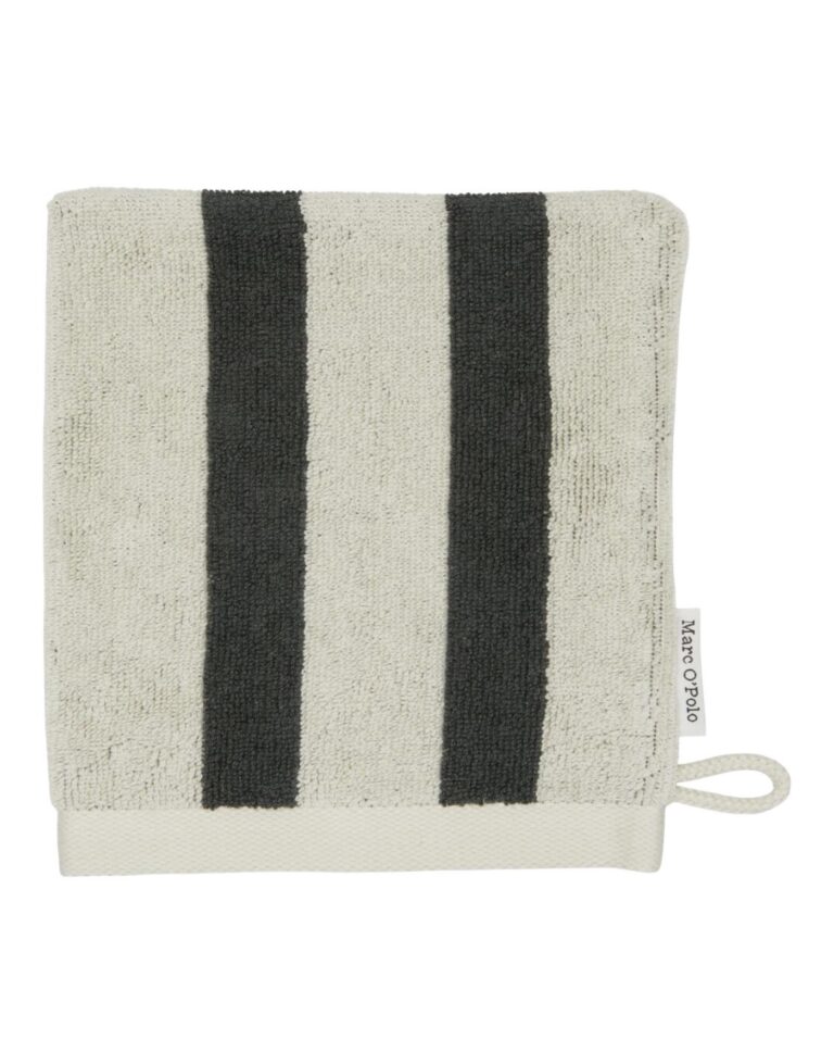 De Marc O'Polo Heritage-washand in antraciet is een beige washand met donkergrijze strepen, een lusje en een subtiel label.