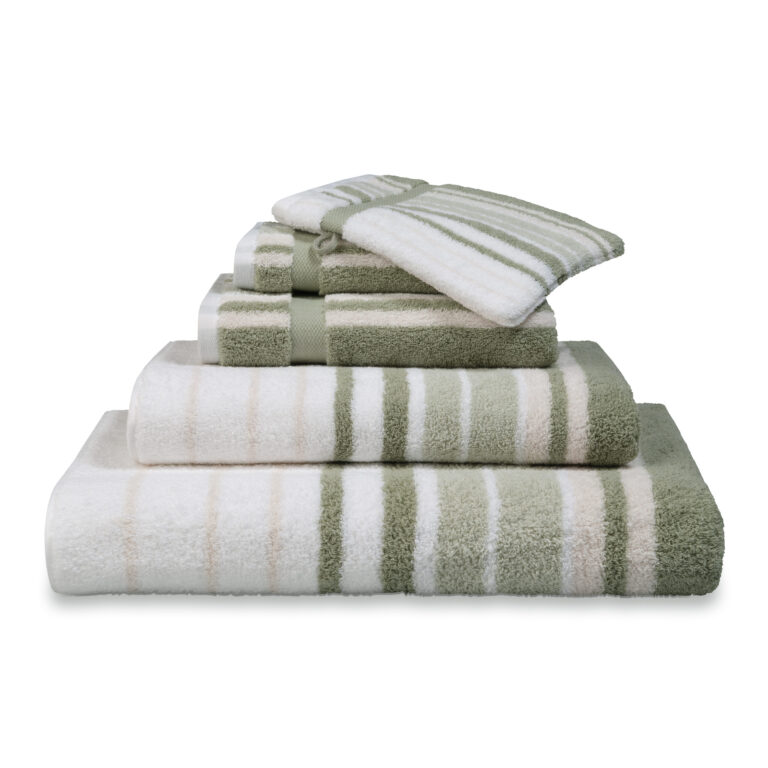 Het Vandyck Ontario-badlaken in rookgroen heeft elegante strepen in wit, beige en groen die netjes zijn gerangschikt voor een stijlvolle uitstraling.
