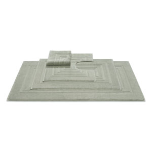 De Vandyck Houston-toiletmat in rookgroen heeft een opstaande geometrische rand en een rechthoekig ontwerp voor stijlvol comfort.