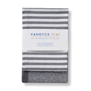 Een set opgevouwen zwartgrijze Vandyck Pure Keukenset theedoeken met grijze en witte strepen uit The Contemporary Collection, voorzien van productdetails op een witte band.