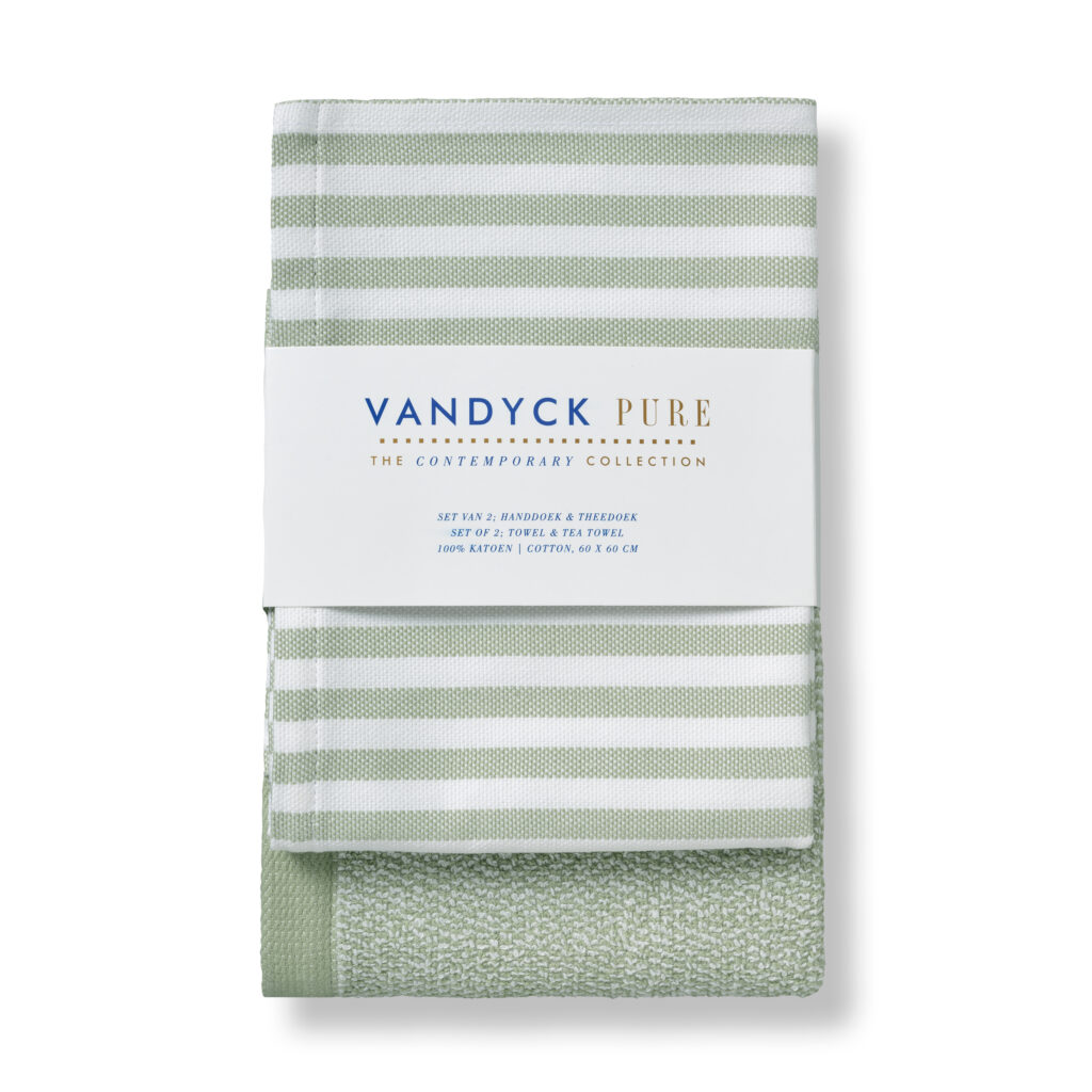 Een set gevouwen, groen-wit gestreepte theedoeken met een Vandyck Pure-label uit de Contemporary Collection Keukenset Smoke Green.