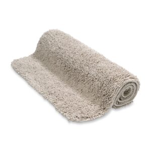 De Vandyck Ranger Spray Toiletmat Stone heeft een beige kleur, dikke chenille-achtige vezels en een zachte, volle uitstraling.