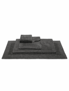 De Vandyck Scala luxe badmat in donkergrijs is een stijlvolle badmat die comfort en elegantie aan je badkamer toevoegt.