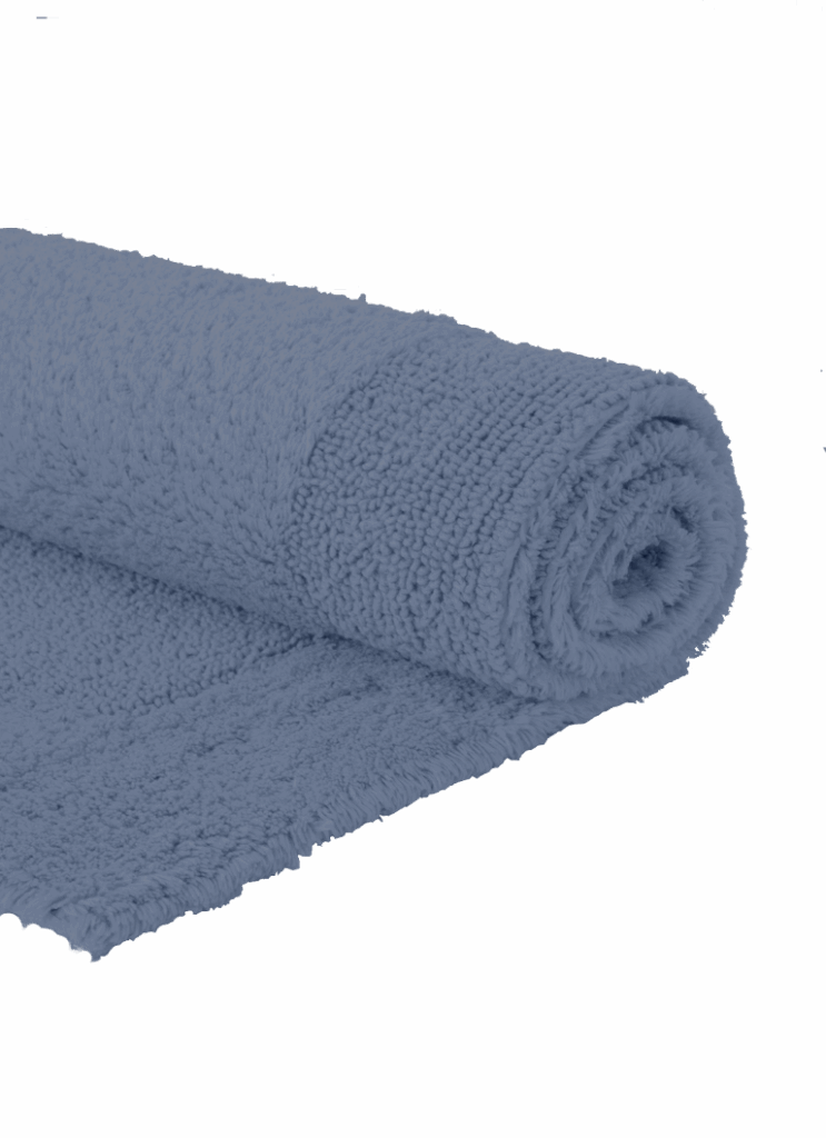 De Vandyck Scala Luxury badmat in Vintage Blue wordt opgerold geleverd en heeft een zacht, gestructureerd oppervlak.