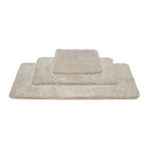 De Vandyck Toronto-badmat Stone, met een afmeting van 60 bij 100 centimeter, komt goed tot zijn recht dankzij zijn stijlvolle uitstraling.