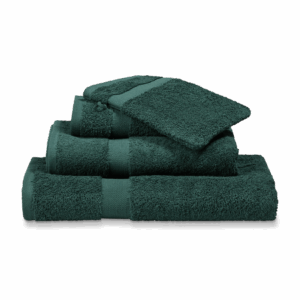 De Vandyck Prestige-handdoekenset in donkergroen bestaat uit mooi opgestapelde badhanddoeken, handdoeken en washandjes.