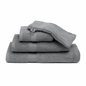 Zes netjes opgestapelde Vandyck Prestige Washandset-handdoeken in de kleur Mole Grey vormen samen een stijlvolle set.