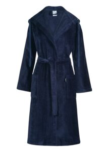 De Vandyck Rio-badjas in donkerblauw heeft lange mouwen, een capuchon, zakken en een strikceintuur. Heerlijk zacht en comfortabel.
