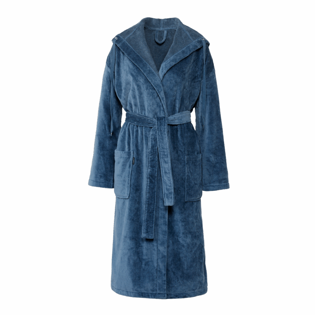 De Vandyck Rio badjas van vervaagde denim in maat M heeft een blauwe pluche-look, een capuchon, lange mouwen, twee zakken en een ceintuur.