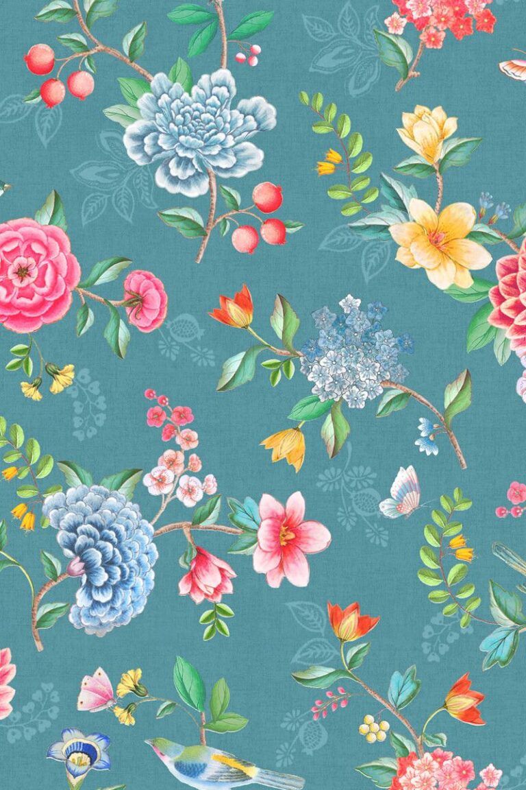 Het Pip Studio-verhaal komt tot leven op een kleurrijk bloemen- en vogelpatroon met roze, gele en blauwe accenten op blauwgroen.