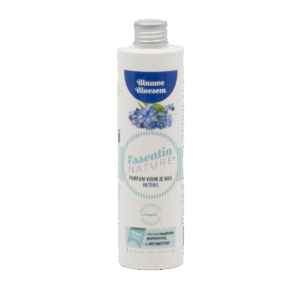 Essentia Wasparfum Blauwe Bloesem, wasparfum in een fles met een blauwe dop, versierd met blauwe bloemen en een Nederlandstalig etiket.