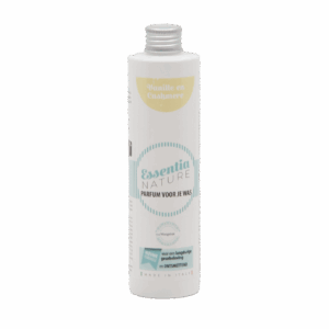 Essentia Wasparfum Vanille en Cashmere heeft een zilveren dop en lichtblauwe accenten en is herkenbaar als een luxe wasparfum.