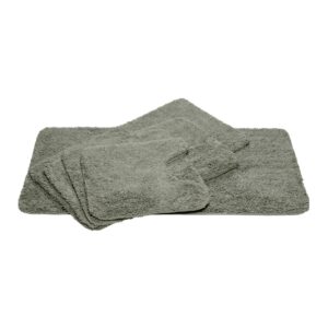 De Vandyck Ranger Spray-toiletmat in de kleur Salie is gemaakt van zacht grijs pluche en heeft een rechthoekige vorm.