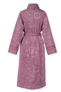 De Pip Studio Jasmin Jacquard-badjas in lichtroze, maat XXL, heeft lange mouwen, een bloemenpatroon, een ceintuur en sierlijke boorden aan de mouwen.